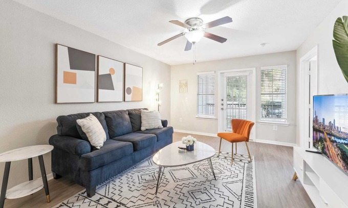 Pleasant Valley Apartment | Spacious 2BR King Suite w Gym close to DT