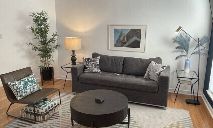 Bouldin House | Spacious 2BR Townhome Pets OK + Parking!