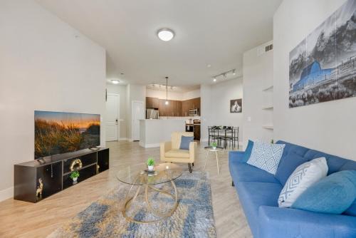 Dallas Apartment | Spacious 2BRI Pool I Gym I Free Parking IWorkspace