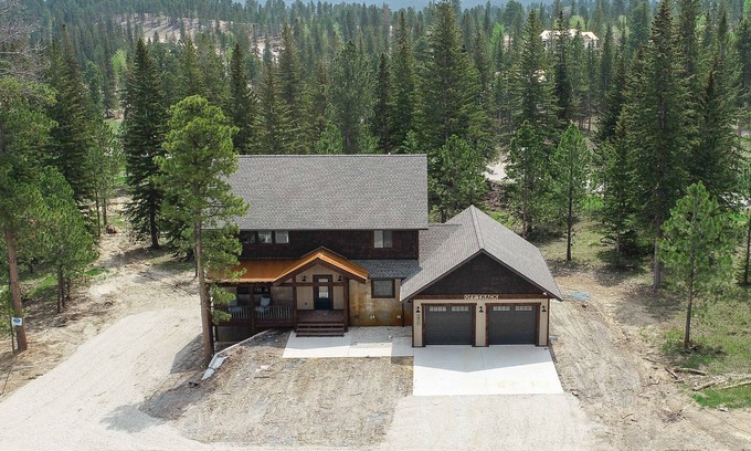 Lead Cabin | Spacious 3,000 Sq. Ft. Lodge W/Hot Tub, Walking Distance to Clubhouse Pool!