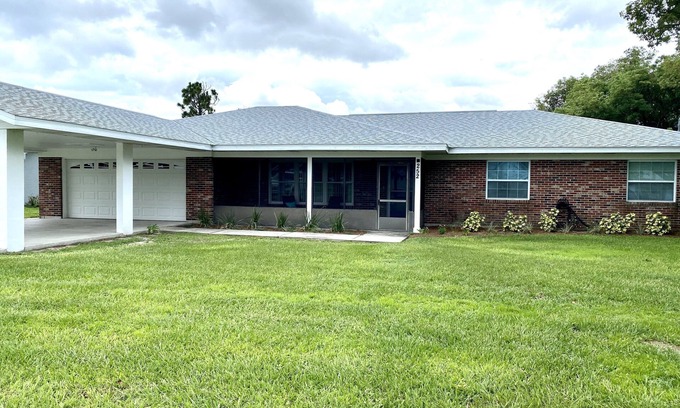 Crooked Lake Park House | Spacious 3/2 on large canal to beautiful Crooked Lake, great for seasonal rental