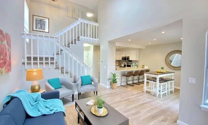 Aurora House | Spacious 3 π 3 π+ office + pool + garage + TVs in all bedrooms