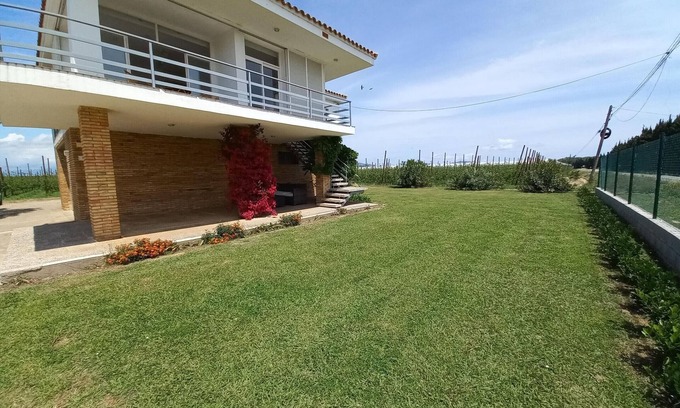 Sant Pere Pescador House | Spacious 3-Bed House with A/C, BBQ, Garden, WiFi, Parking, Sports Room