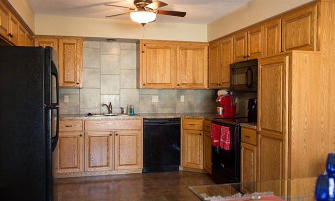 Omaha House | Spacious 3 Bed /2 Bath property with full amenities on tree line boulevard