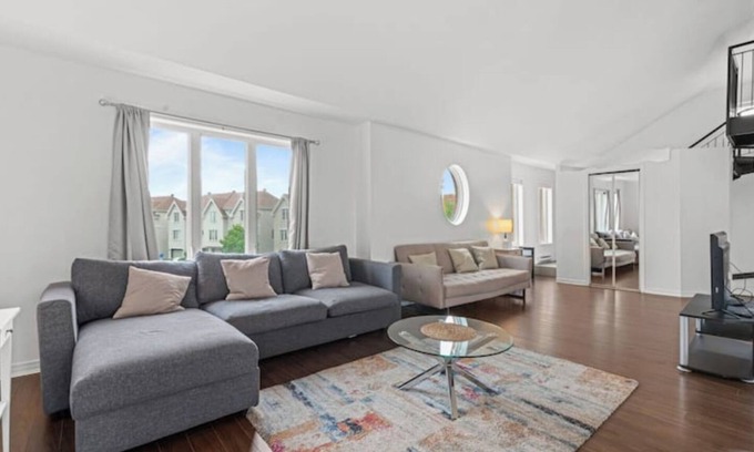 Brossard Apartment | Spacious 3-bed Apt. in DIX30 close to DT