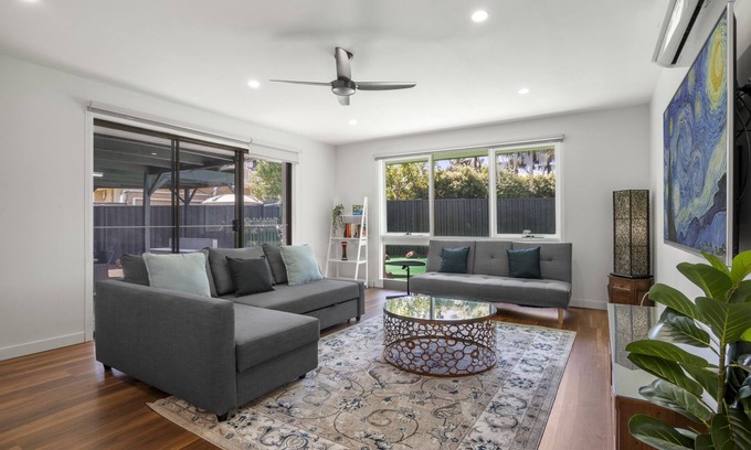 Melbourne House | Spacious 3-Bed House with Outdoor Dining & BBQ