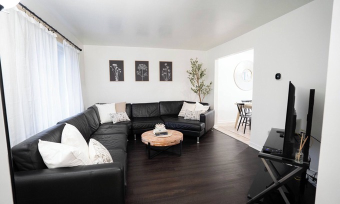 Madison Heights House | Spacious 3-Bedroom Getaway in Madison Heights – Ideal for Families & Groups