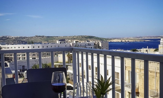Qawra Apartment | Spacious 3 Bedroom Apartment Central located with sea views