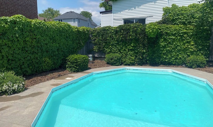 Wellington House | Spacious 3-bedroom Home in Downtown Wellington with in Ground Pool and parking!