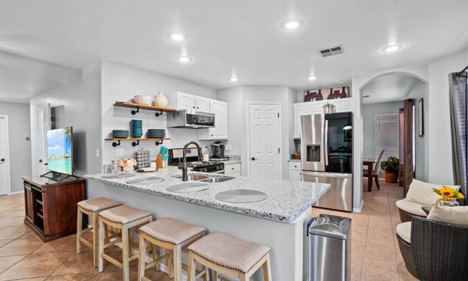 Las Cruces House | Spacious 3 bedroom 2.5 bath with 3 living areas