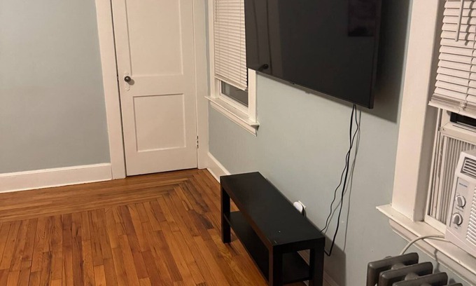 West New Haven Apartment | Spacious 3-bedroom apartment with WiFi, AC in fabulous New Haven