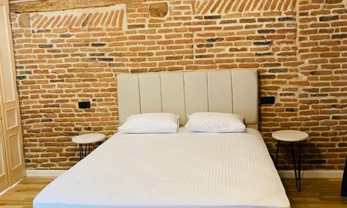 Tbilisi Apartment | Spacious 3-bedroom apartment with WiFi, AC in marvelous T'bilisi