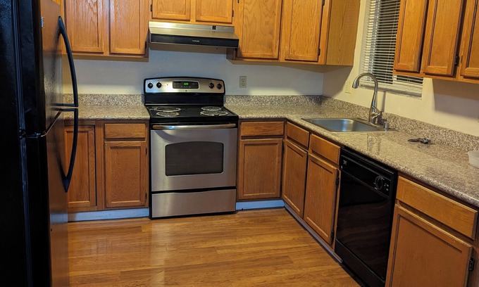 Oakland Apartment | Spacious 3-bedroom apartment in Oakland