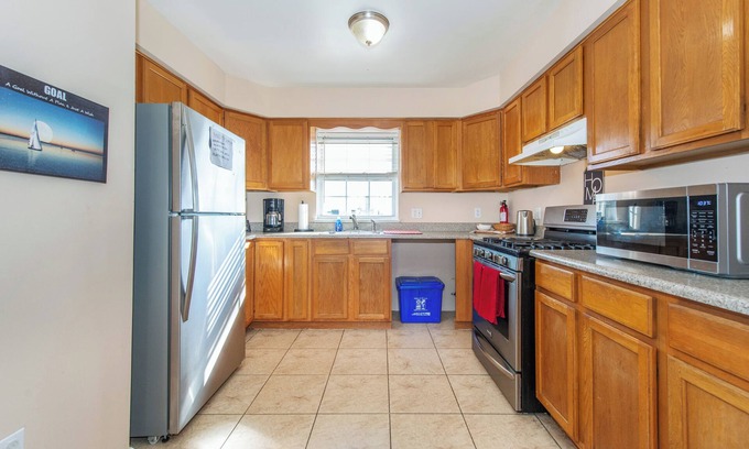 Ironbound District Apartment | Spacious 3 Bedroom Apartment Mins to EWR and NYC