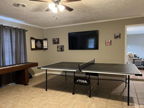 Pearl House | Spacious 3 bedroom home near Amphitheater/Baseball/shopping and much more