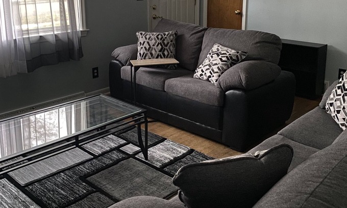 Lansing House | Spacious 3 Bedroom Home