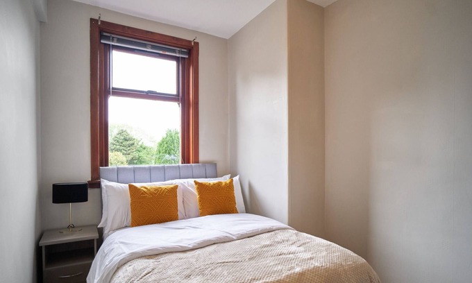 Falkirk House | Spacious 3-Bedroom House in Falkirk