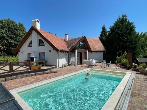 Szigliget Villa | Spacious 3 bedroom house with heated pool