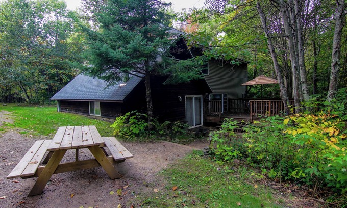 Athelstane Cabin | Spacious 3-bedroom Lodge nestled into the Northwoods. river access!