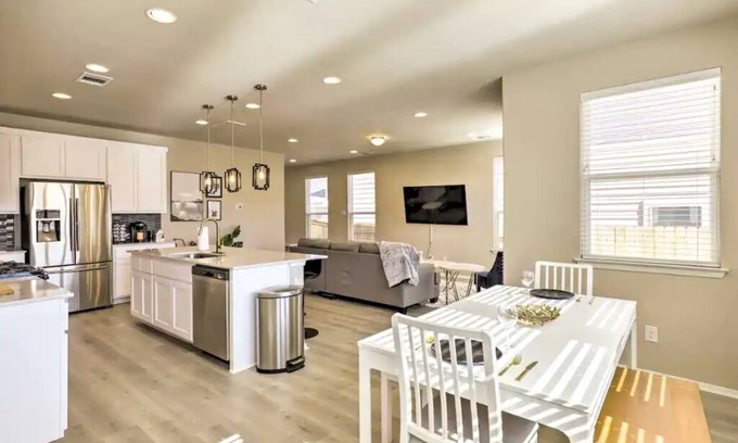 Travis County House | Spacious 3 Bedroom Luxury Austin Home
