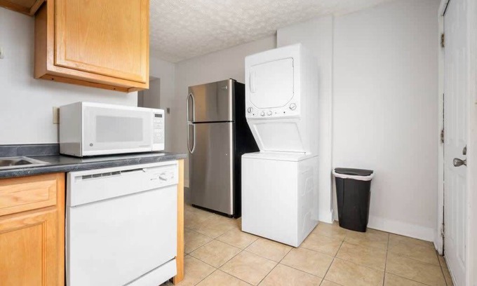 Weinland Park House | Spacious 3 Bedroom near OSU and High St.