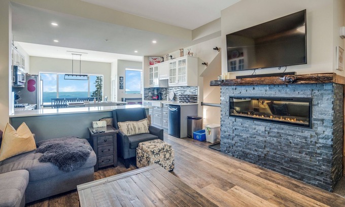 Silver Star Mountain Hotel | Spacious 3-Bedroom Townhome w/Stunning Views, Hot Tub & Ski-In/Ski-Out