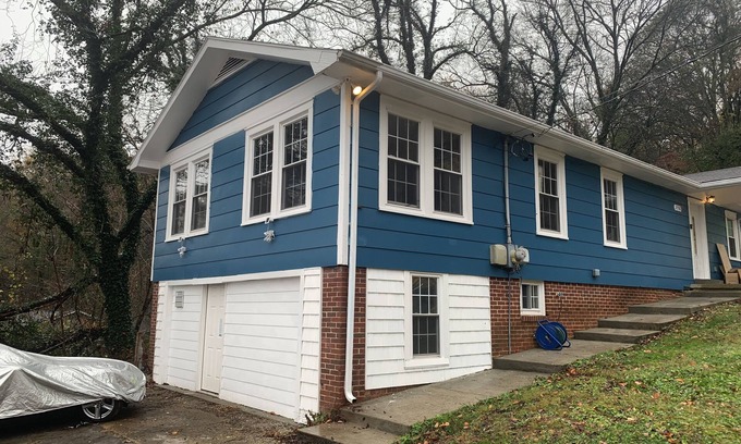 East Chattanooga House | Spacious 3 bedroom single family, cabin feel central located in Chattanooga,