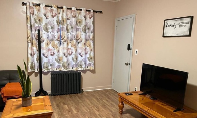 New Britain Apartment | Spacious 3 bedroom apartment in Newbritain CCSU.