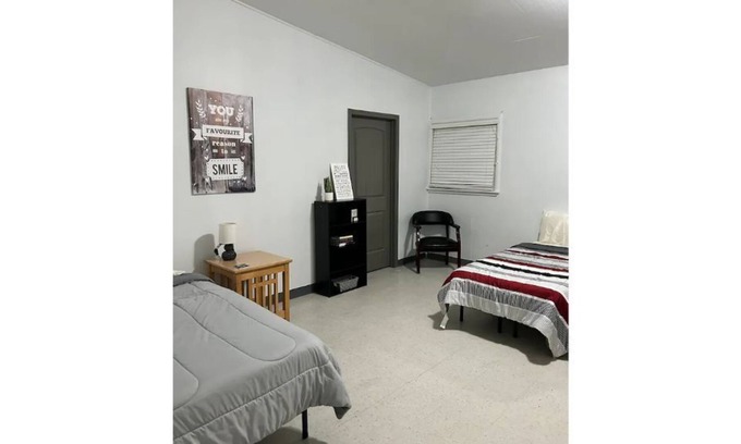 Topeka House | Spacious 3 BR, 2BT, 2 Fireplace & Full Kitchen.