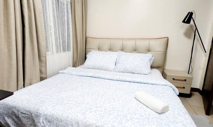 San Antonio Condo | SPACIOUS 3-BR Condo in Terrific Makati with KING BED WiFi, AC, fitness room