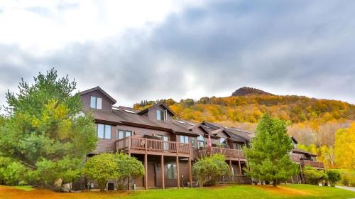 Hunter House | Spacious 3 BR Condo Steps Away From Slopes