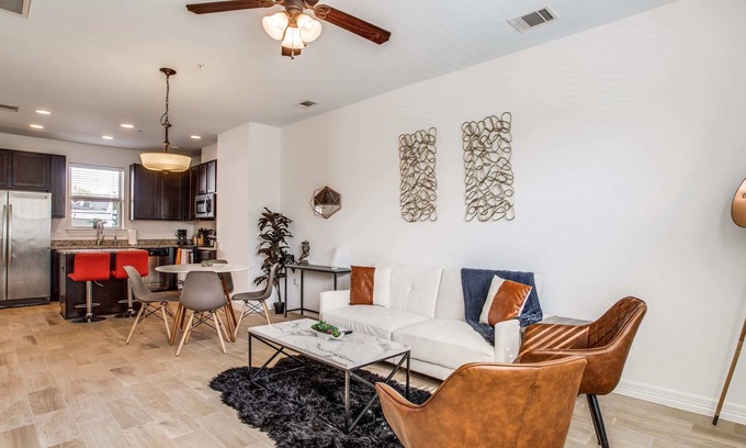North University House | Spacious 3BR CozySuites in Central Austin by UT 01