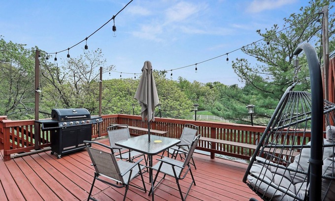 Calverton Apartment | Spacious 3BR Townhouse with Balcony & Gym