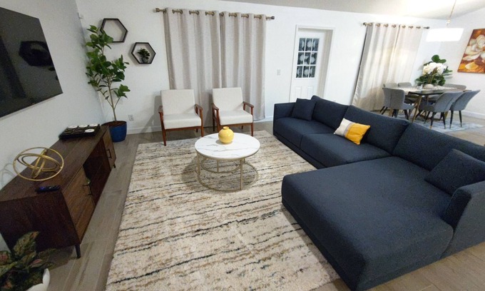Poinciana House | Spacious 4/2 getaway! Near Theme Parks!