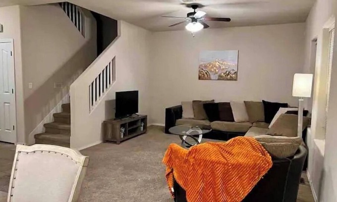 Biggs Field House | Spacious 4 BD 3.5 BTH home near I-10 and Loop 375