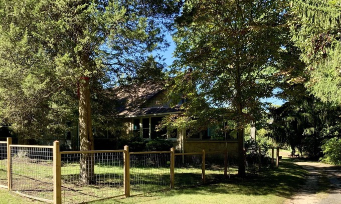 Riverside House | Spacious 4 BDR/3 BA 2 Acre property one minute from Lake Michigan-Dog Friendly!
