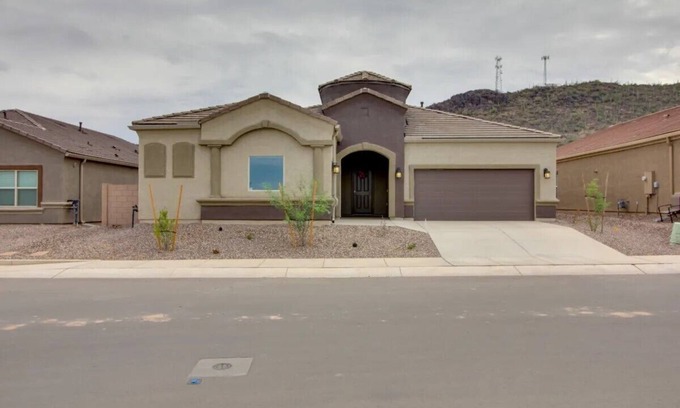 Tucson House | Spacious 4 Bdrm 3 Bath house in the quiet Saguaro Bloom community