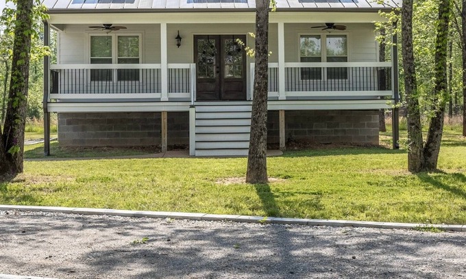 Linden House | Spacious 4-bdrm on 6 acres near the Tennessee River