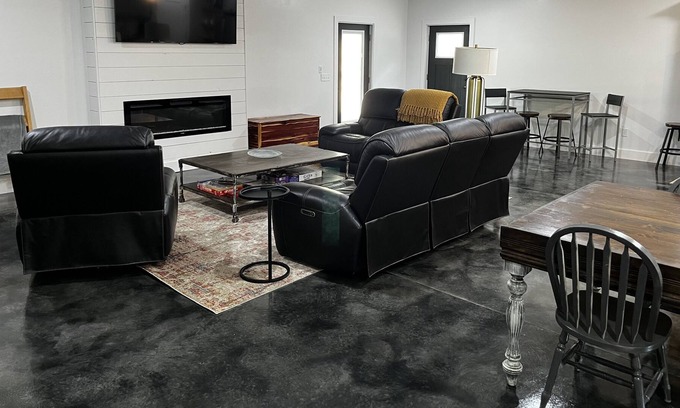 Hoyt House | Spacious 4 bed, 4.5 bath