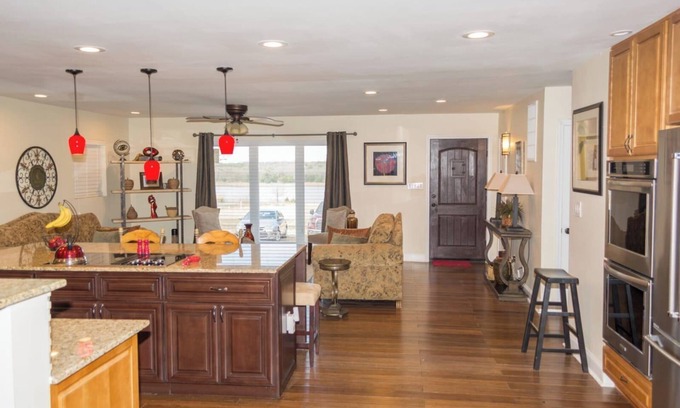 Langston Bed & Breakfast | Spacious 4-Bed 4-Bath Lakeside Retreat at Ballards by The Lake