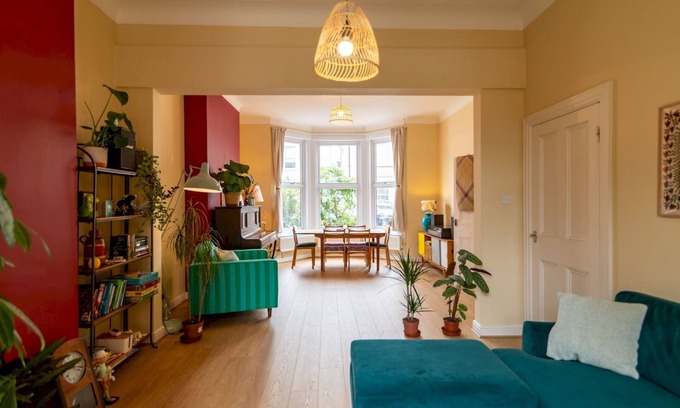 Cliftonville House | Spacious 4-Bed Seaside Retreat w/Garden | Pass The Keys