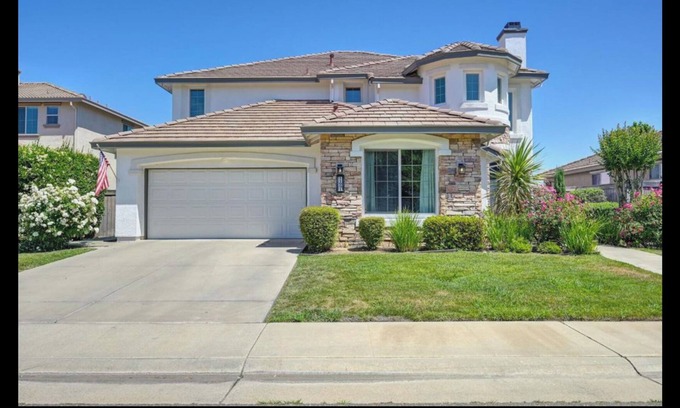 Rancho Cordova House | Spacious 4-bedroom house in lovely Rancho Cordova Anatolia-WiFi, clubhouse