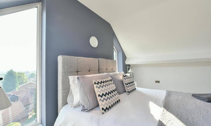 Pontefract Apartment | Spacious 4 Bedroom, 2 bathroom House