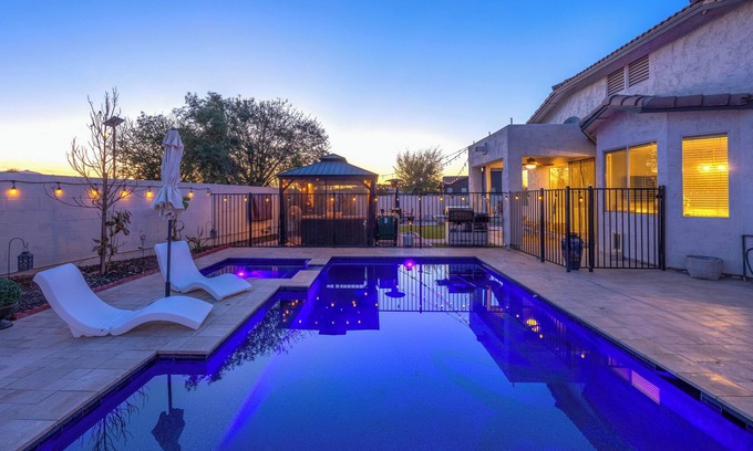 Laveen Meadows House | Spacious 4-bedroom/3-Bath house with pool and 8-person Spa in lovely Phoenix