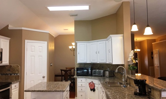 Barker House | Spacious 4 bedroom and cozy house for families
