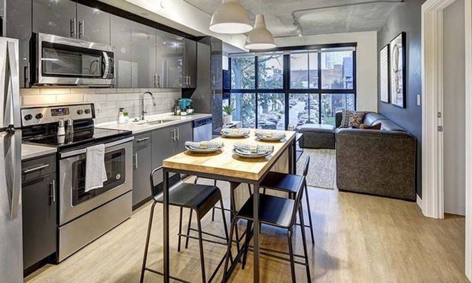 Kerrytown Apartment | Spacious 4-bedroom apartment in delightful Ann Arbor with AC, fitness room