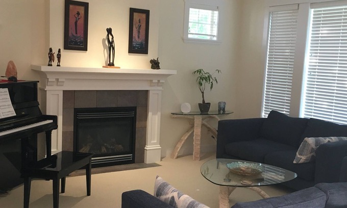 Delta House | Spacious 4 bedroom, close to BC ferries and to the beach
