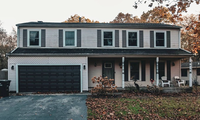 Portage House | Spacious 4-bedroom Getaway in Portage, Perfect for family get togethers