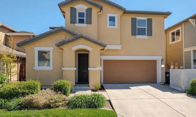 Natomas Creek House | Spacious 4-bedroom house in Sacramento Near Downtown and Airport