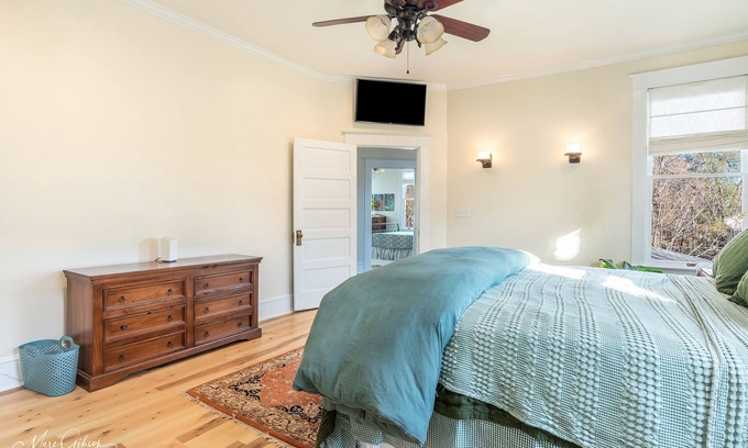 Fairfield Historic District House | Spacious 4-bedroom house in enjoyable Shreveport with WiFi, AC
